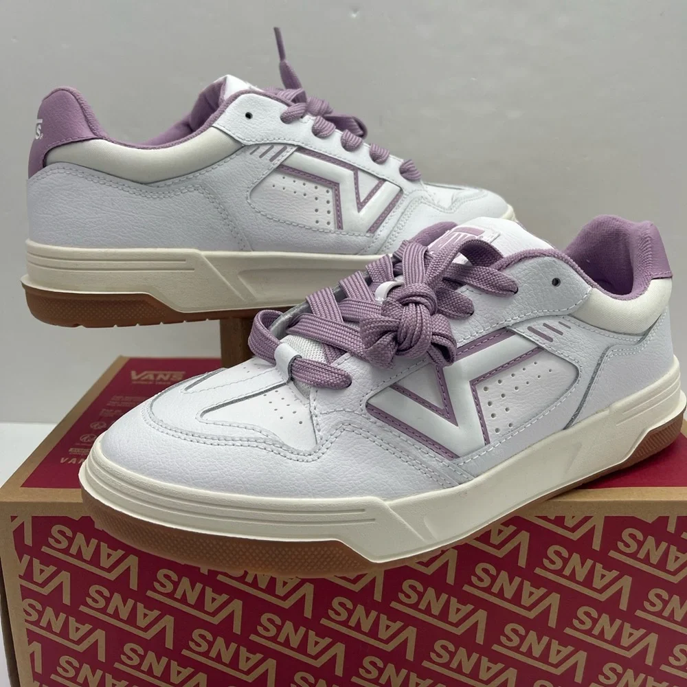 Vans Men’s Upland
Vintage Leather Purple
VN000D1HPRP White and Lavender Sneakers - Picture 7 of 16